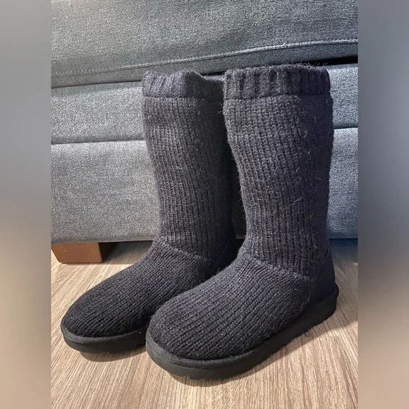 UGG retired Black Capra boots size 8 NEVER WORN OR TRIED ON - Picture 3 of 9